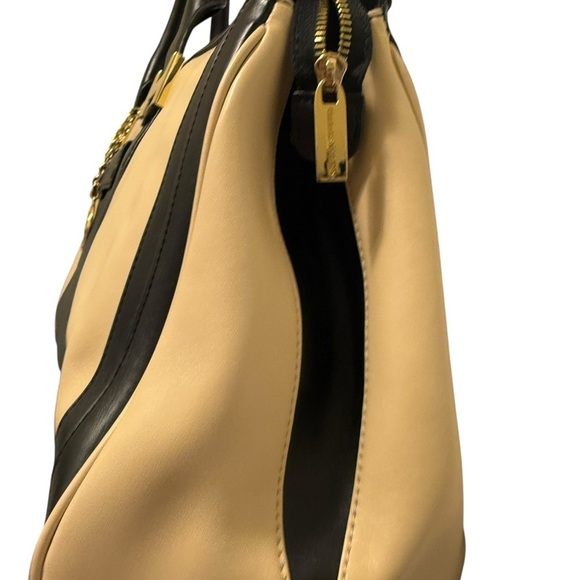 Elegant CHARLES JOURDAN Black and Tan leather Women's Handbag in good condition - Picture 6 of 16